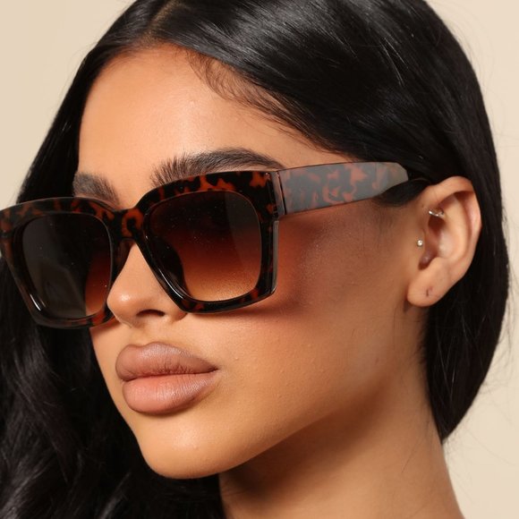 Can't Recognize Me Sunglasses - Tortoise - Picture 3 of 3